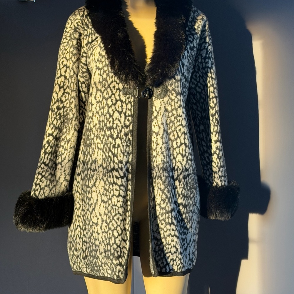 Chic Animal Print Coat with Faux Fur Trim